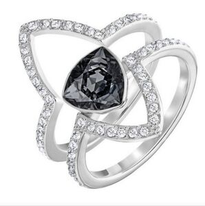 Elegant Silver and Black Stone Women's Ring size 5